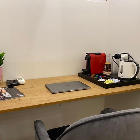 Rothschild Room Petach Tikva ภายนอก รูปภาพ